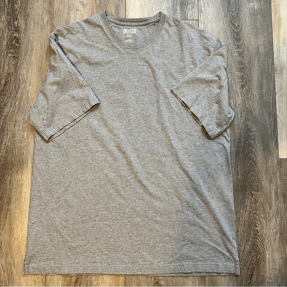 Duluth Trading Co relaxed fit longtail T gray size large